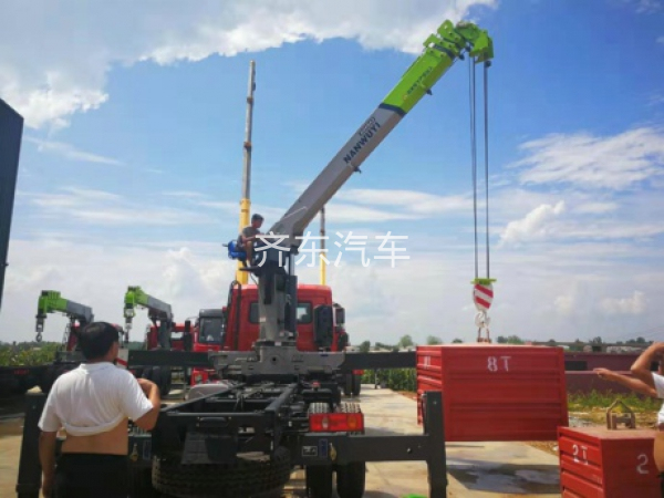 东风前四后四[小三轴]8吨10吨随车吊