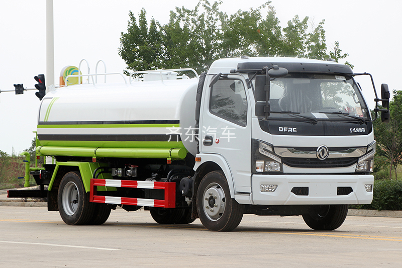 国六大多利卡 9.2吨洒水车