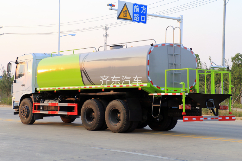 国六东风小多利卡 5吨 洒水车