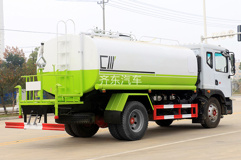 国六东风小多利卡 5吨 洒水车