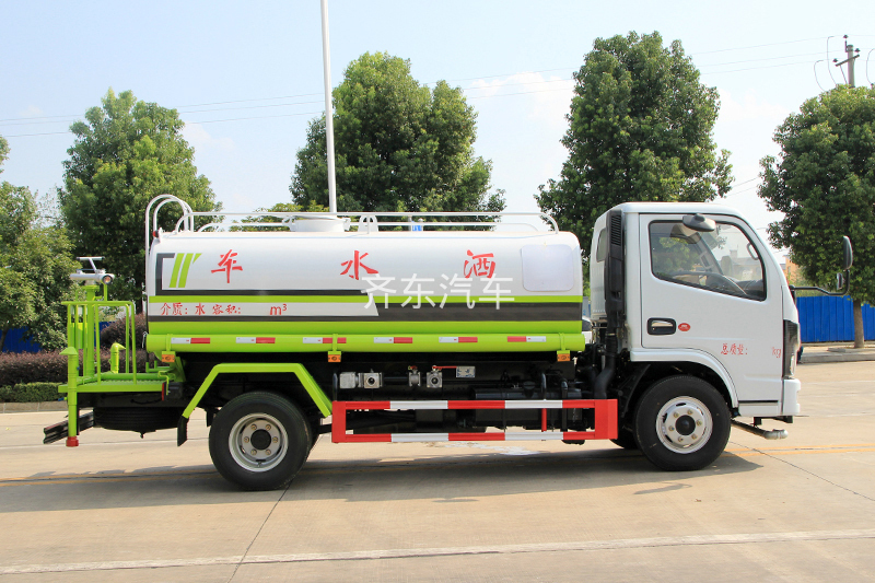 国六东风小多利卡 5吨 洒水车