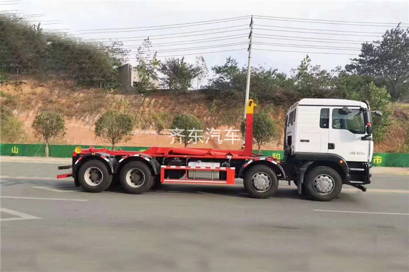 东风小多利卡5方勾臂式垃圾车