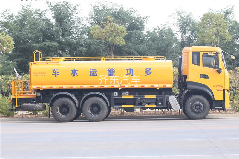国六东风小多利卡 5吨 洒水车