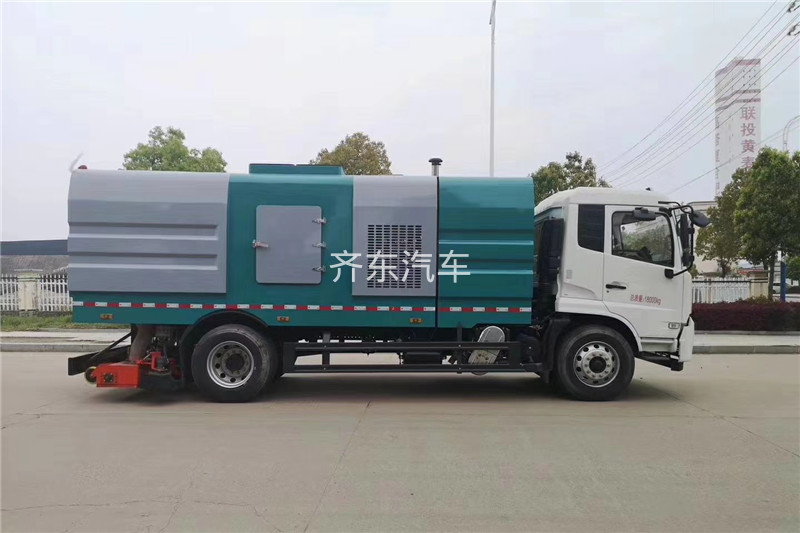 国六小多利卡5吨（1水/4尘）吸尘车