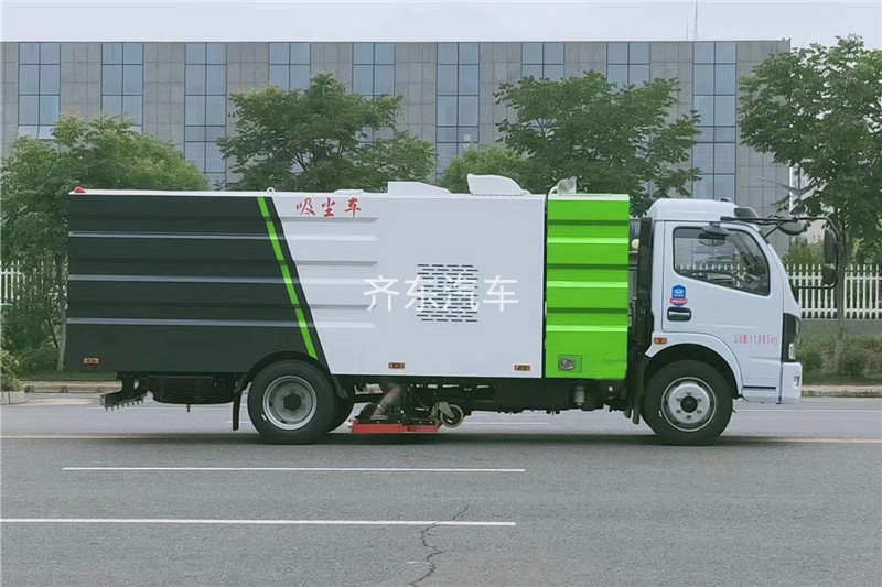 国六小多利卡5吨（1水/4尘）吸尘车