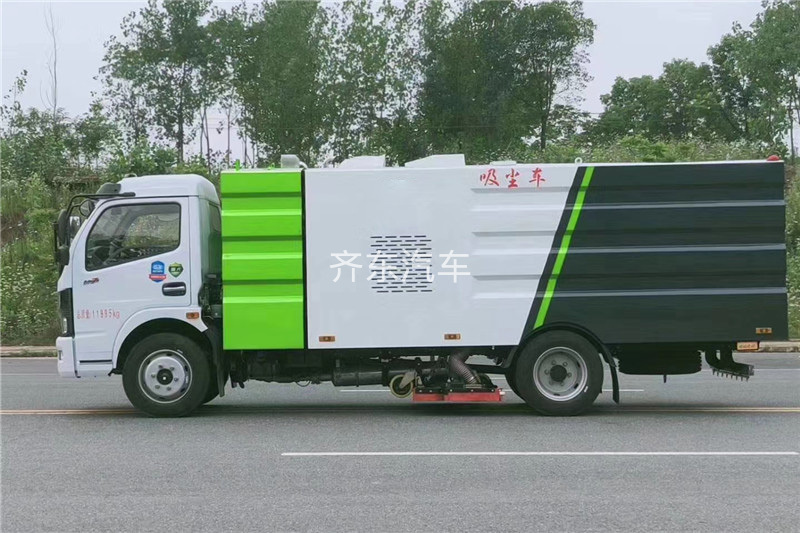 国六小多利卡5吨（1水/4尘）吸尘车