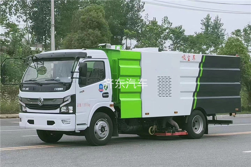 国六小多利卡5吨（1水/4尘）吸尘车