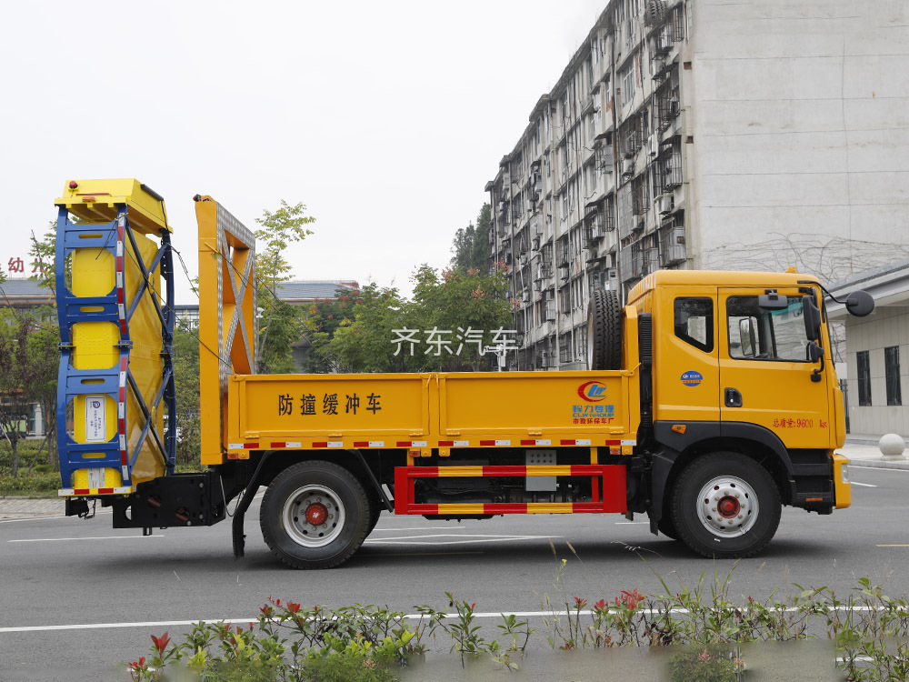 东风凯普特D6防撞缓冲车
