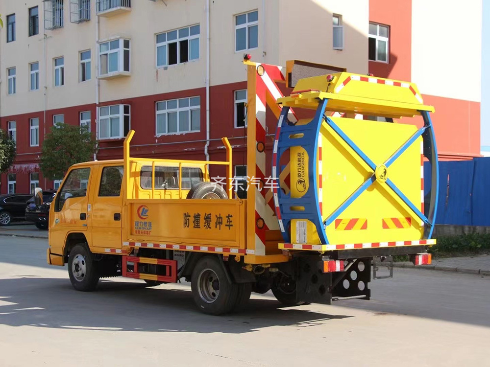 东风凯普特D6防撞缓冲车