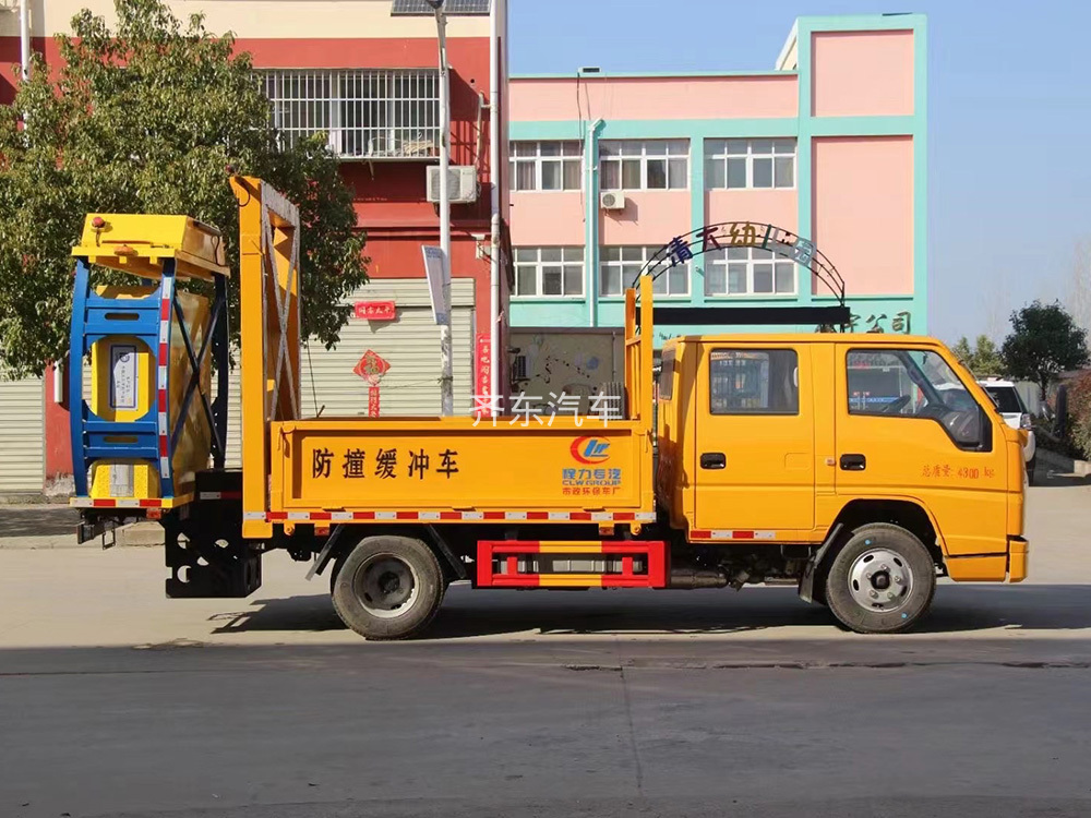 东风凯普特D6防撞缓冲车