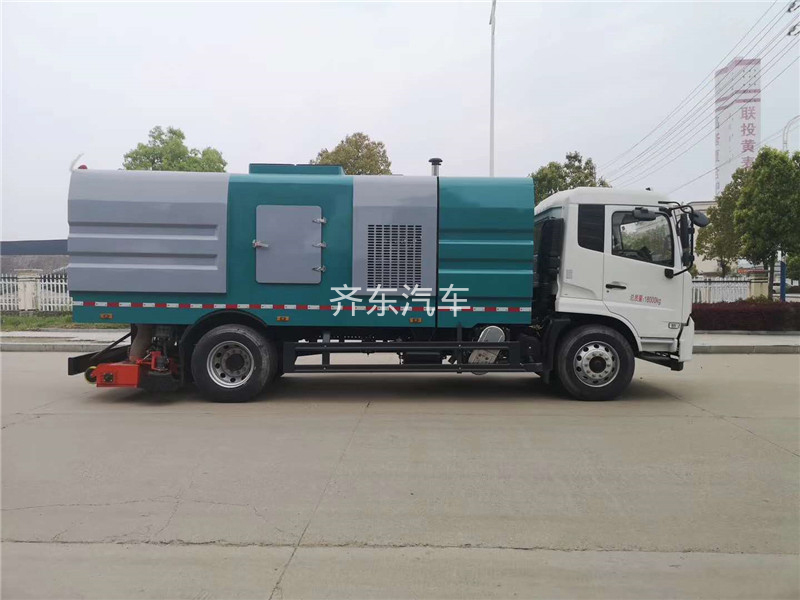 国六小多利卡5吨（1水/4尘）吸尘车