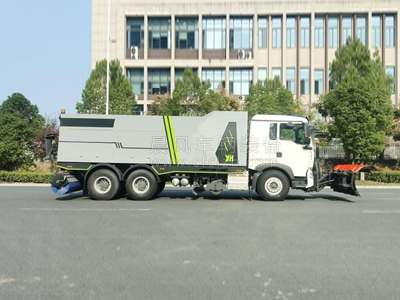 重汽豪沃除雪车