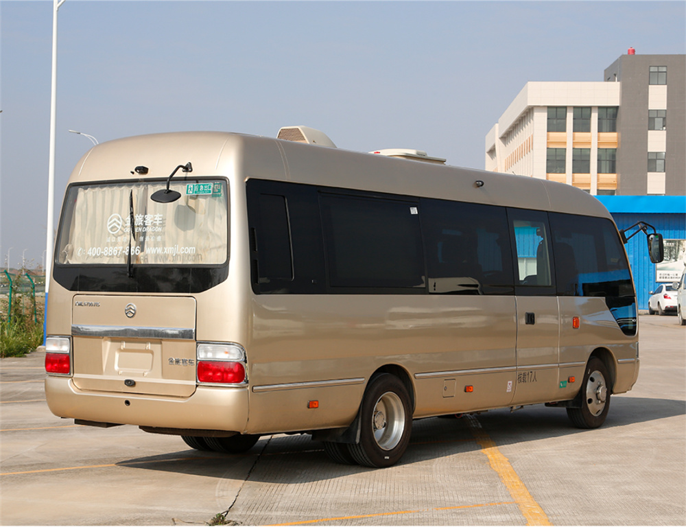 大型中巴指挥车
