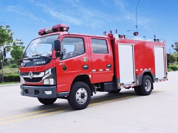国六2.5吨东风水罐消防车