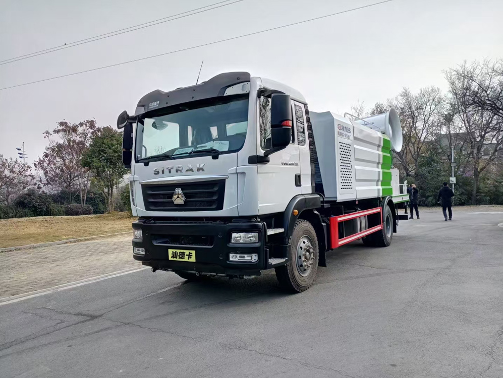 重汽汕德卡12噸多功能抑塵車