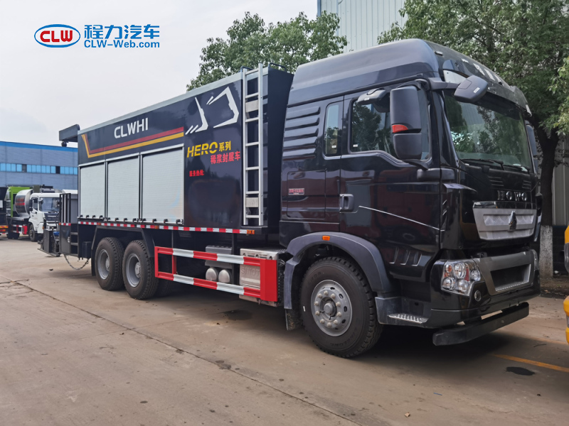 重汽6X4稀漿封層車