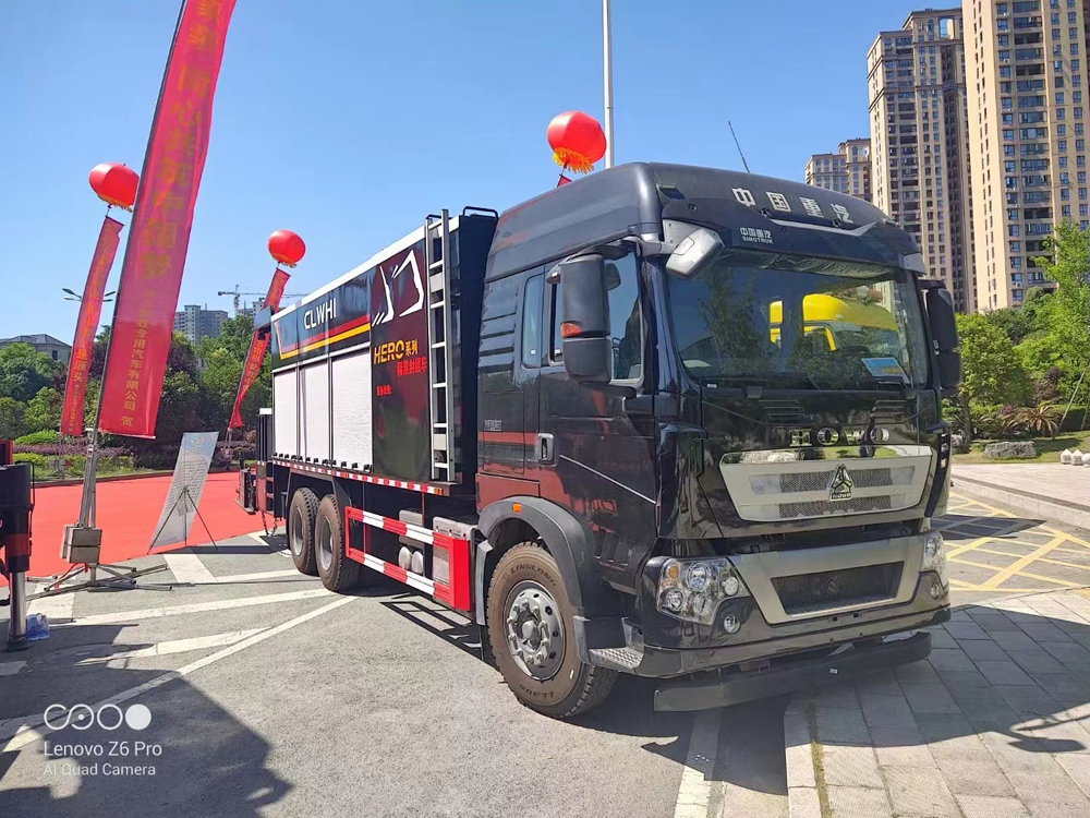 重汽6X4稀漿封層車