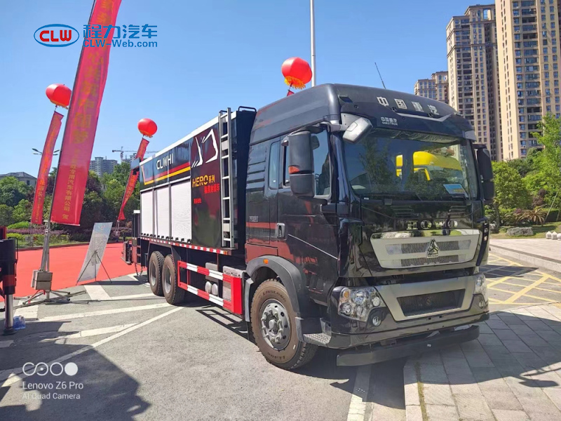 重汽6X4稀漿封層車