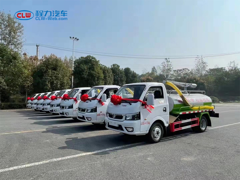 东风小型3吨吸粪车