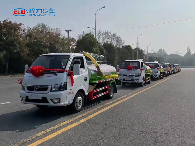 东风小型3吨吸粪车