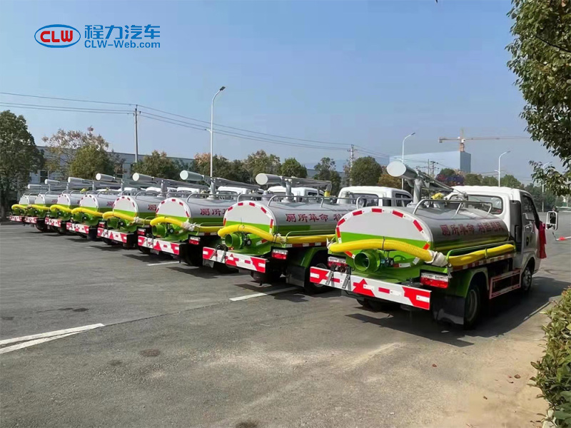 东风小型3吨吸粪车