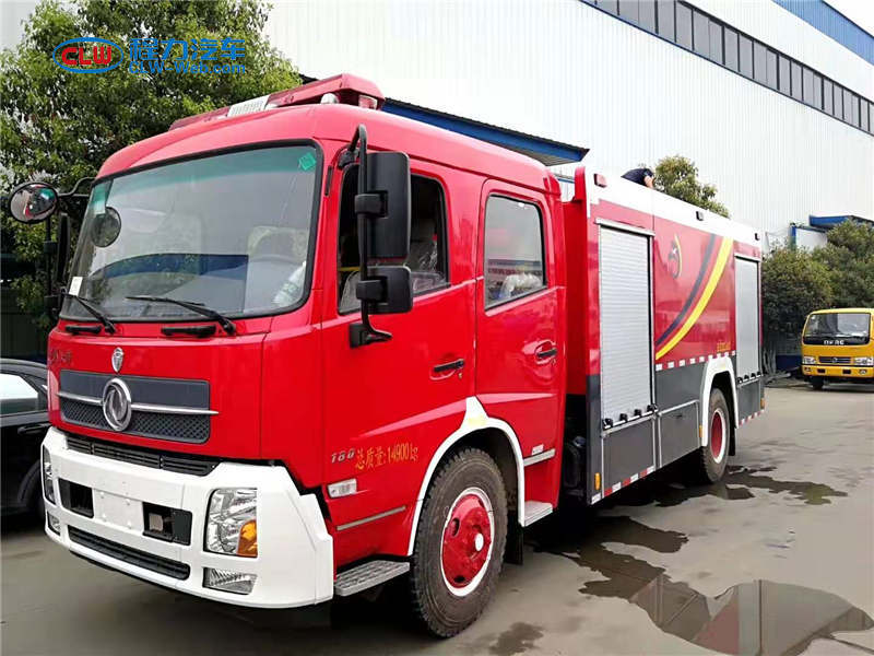 東風(fēng)天錦6噸水罐消防車