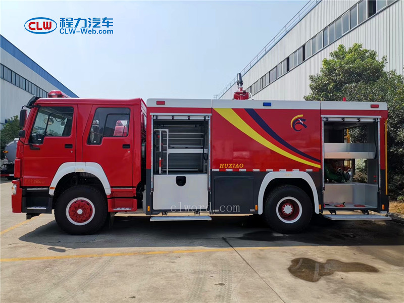 重汽豪沃8噸水罐消防車