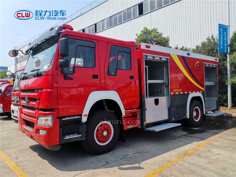 重汽豪沃8噸水罐消防車