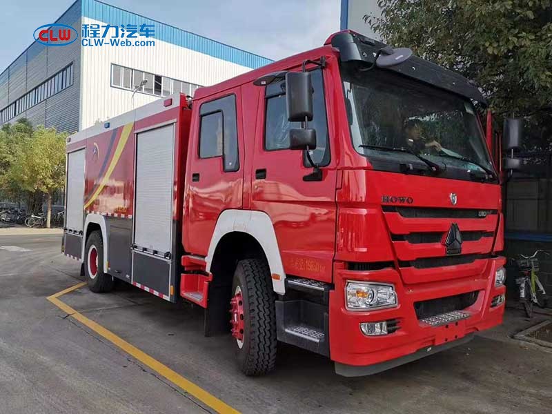 重汽豪沃8噸水罐消防車