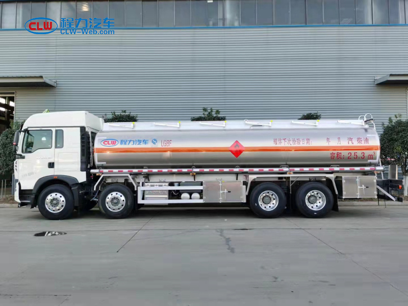 重汽HOWO 8X4 30立方鋁合金油罐車