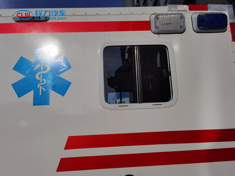 東風(fēng)猛士軍用防彈越野型救護(hù)車(chē)