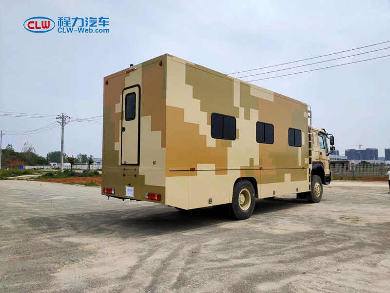 重汽8-12人越野型野戰(zhàn)宿營車