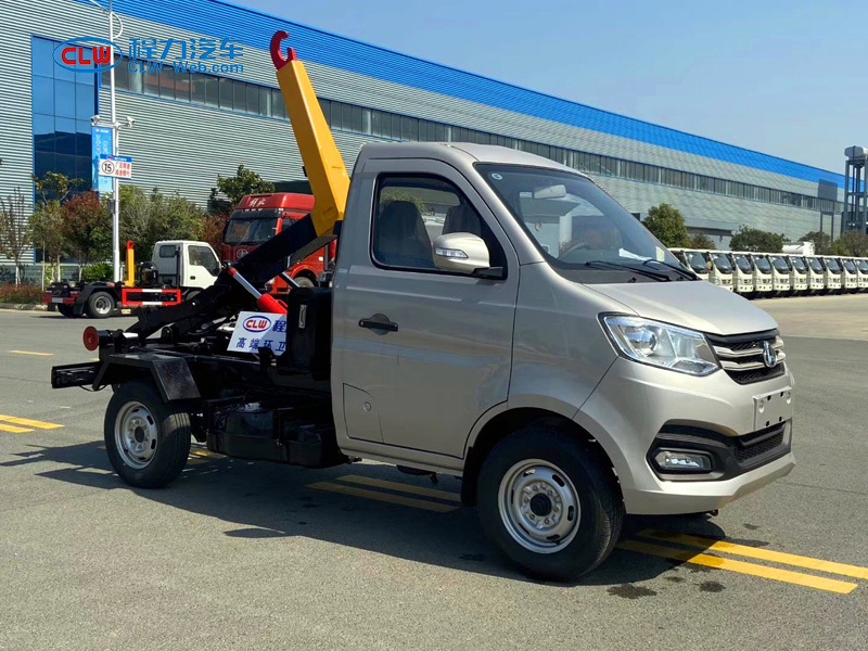 長(zhǎng)安1.5噸勾臂垃圾車