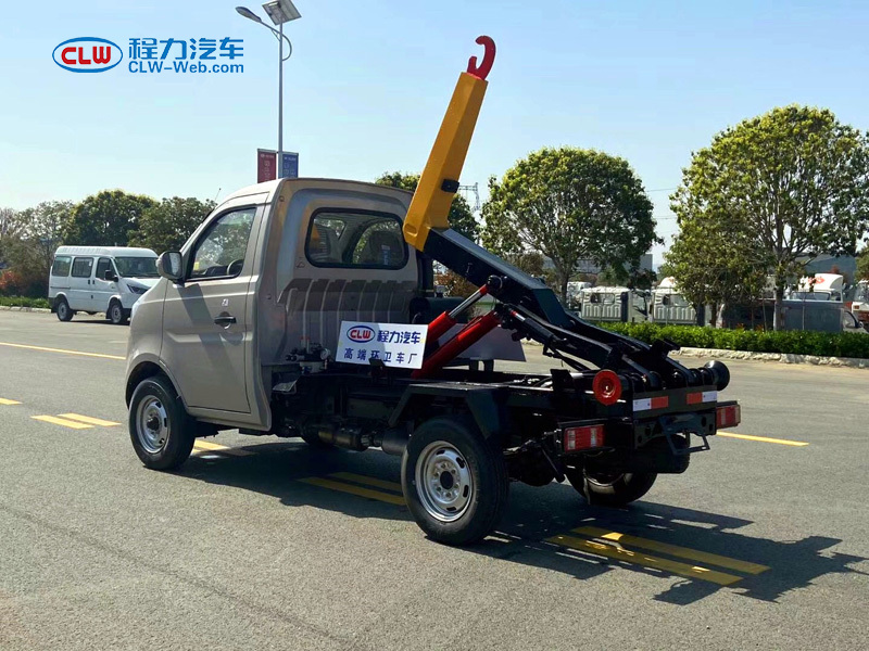 長(zhǎng)安1.5噸勾臂垃圾車