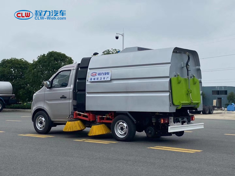 長安小型2噸掃路車