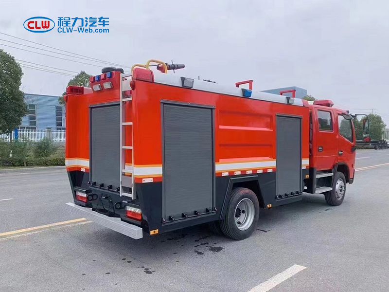 东风5吨泡沫消防车