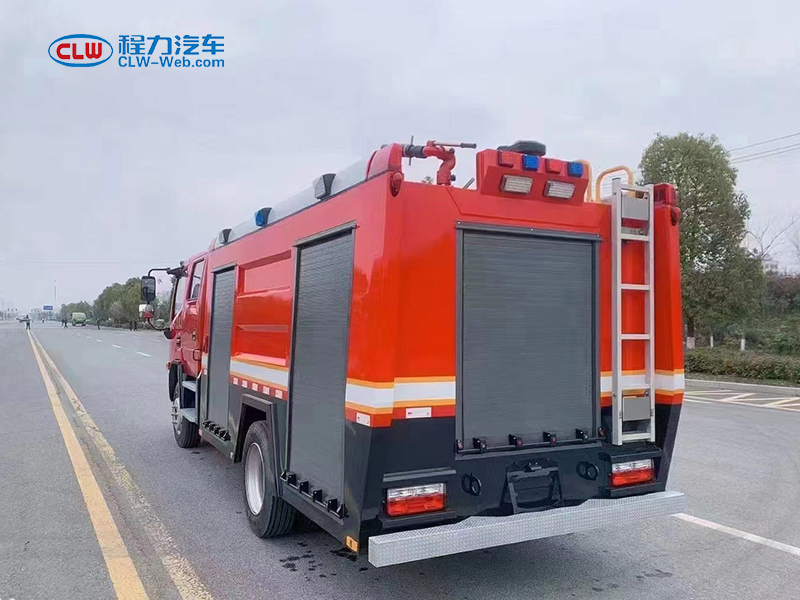 东风5吨泡沫消防车