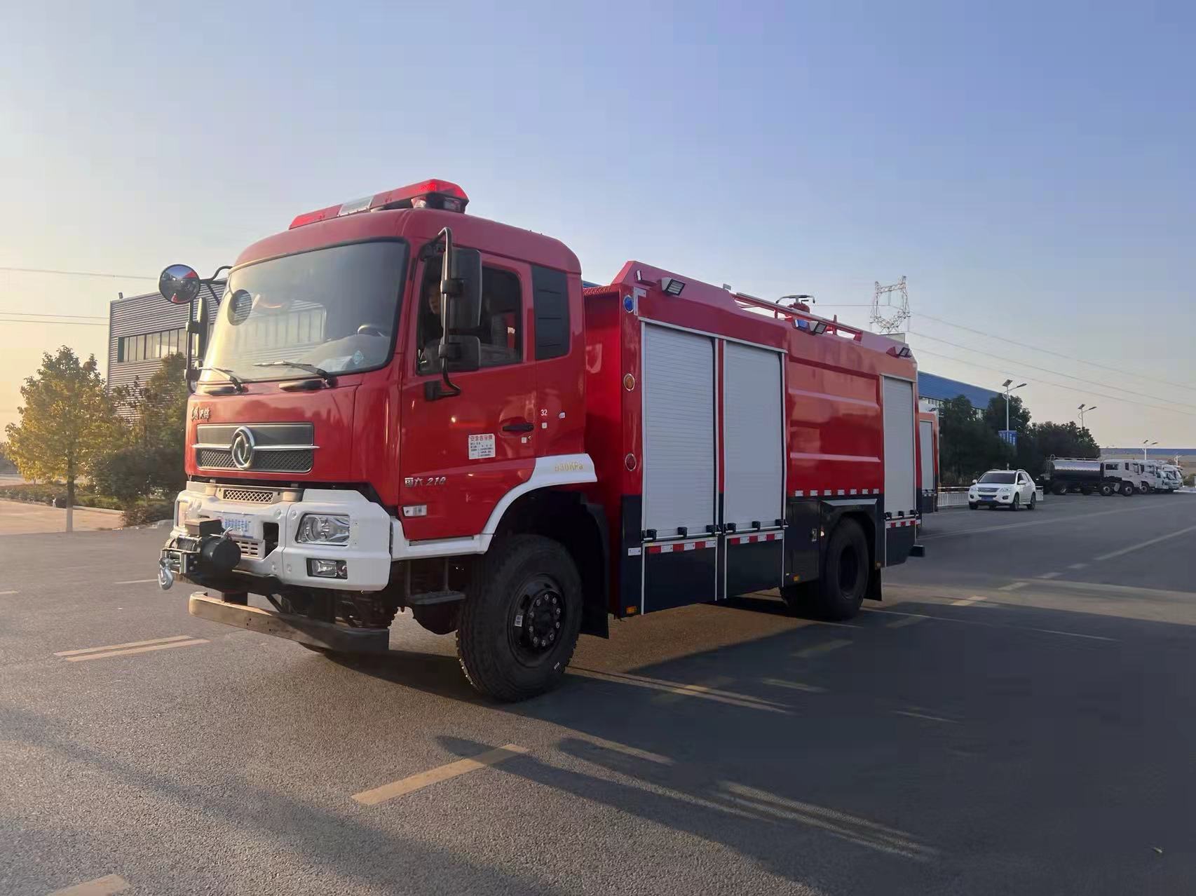 東風(fēng)天錦四驅(qū)7噸水罐森林消防車