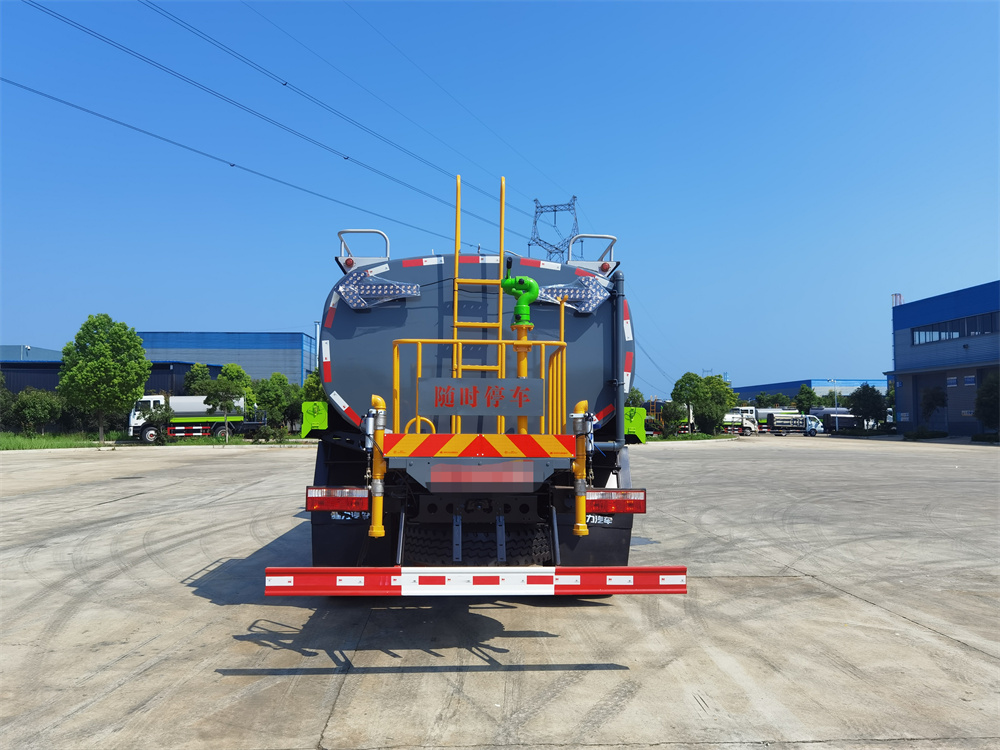 东风D9洒水车带电子高炮 15方