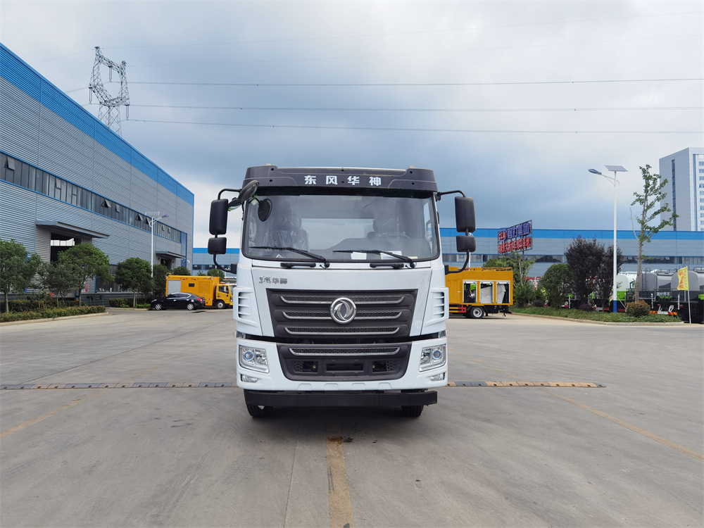 东风华神洒水车 12方