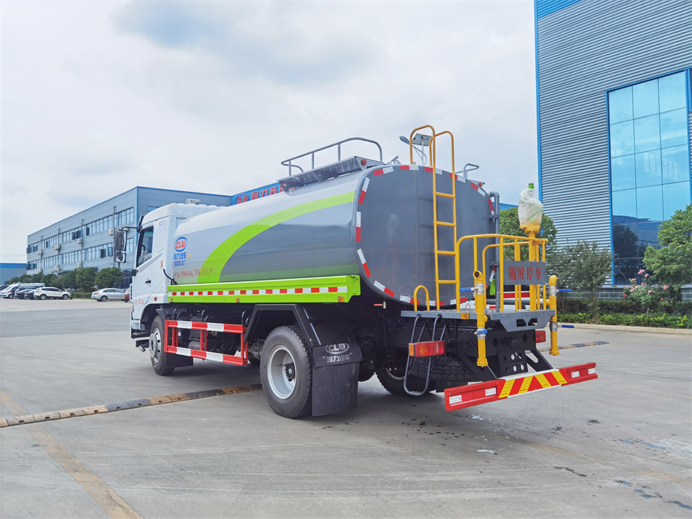 东风华神洒水车 12方