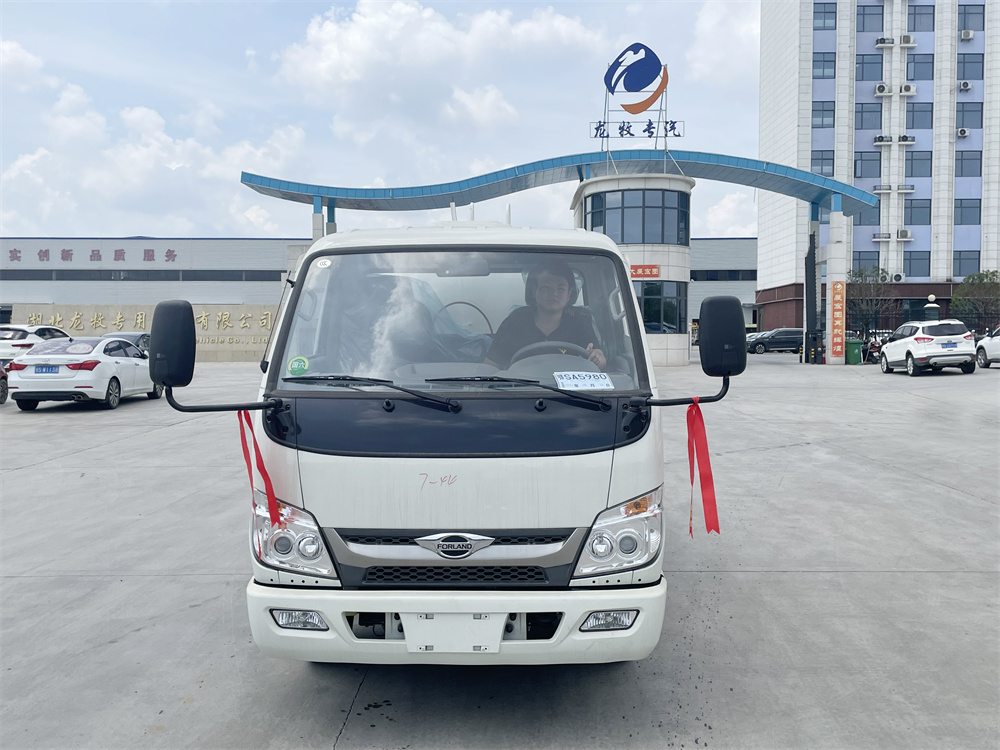 蓝牌福田洒水车4.5方（C证驾驶）