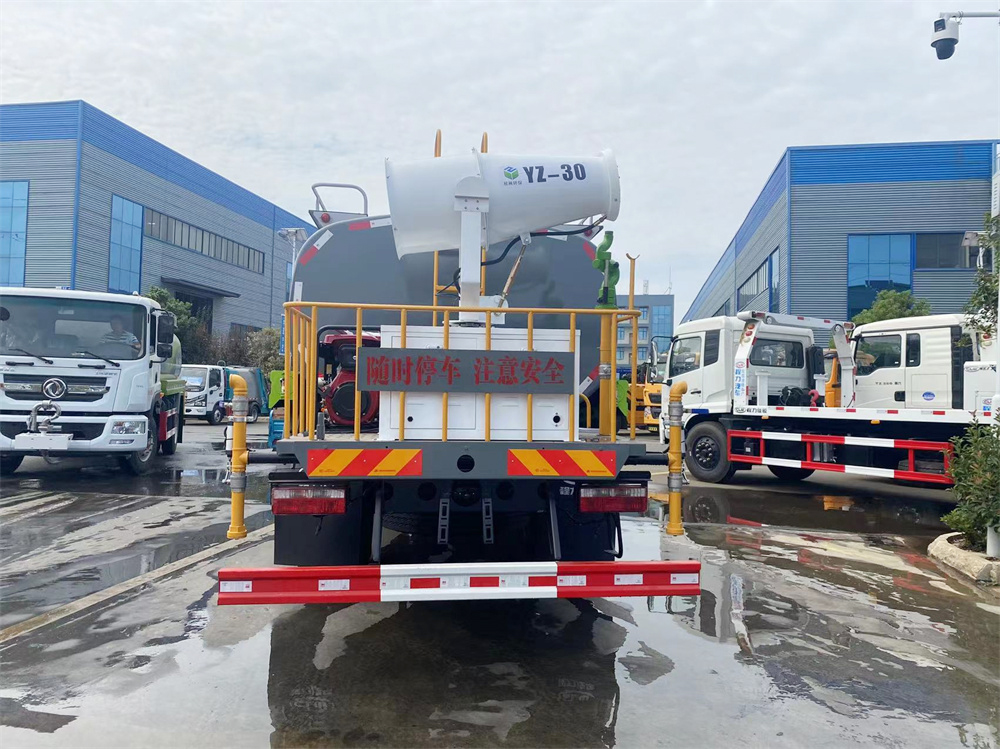 东风福瑞卡洒水车12方