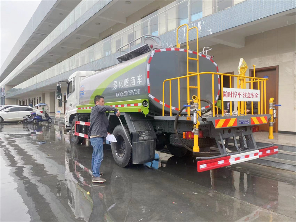 东风天锦洒水车12方