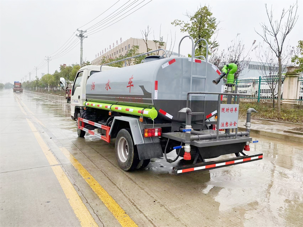 福田不上牌洒水车5方