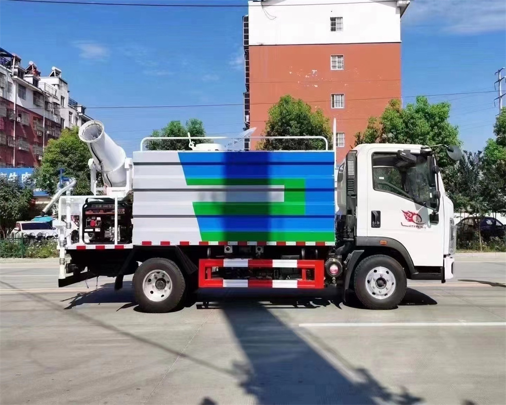 蓝牌重汽豪沃抑尘车7方（C证驾驶）