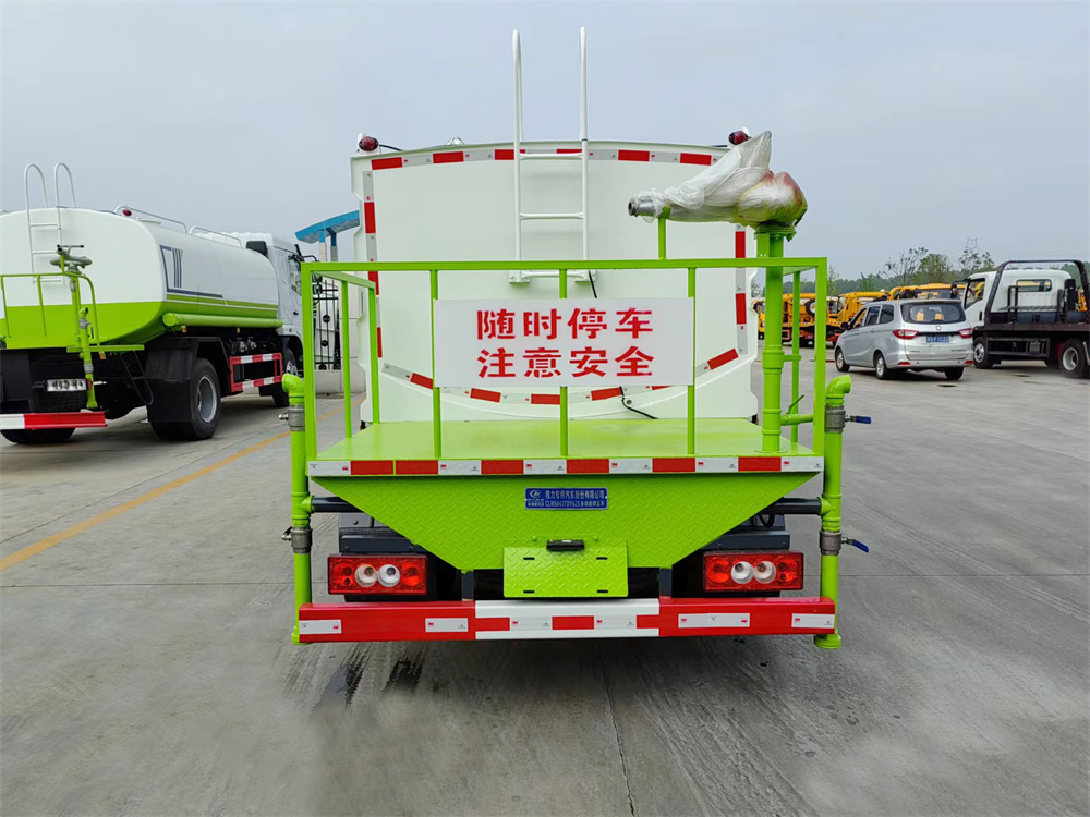 蓝牌福田洒水车7.4方（C证驾驶）