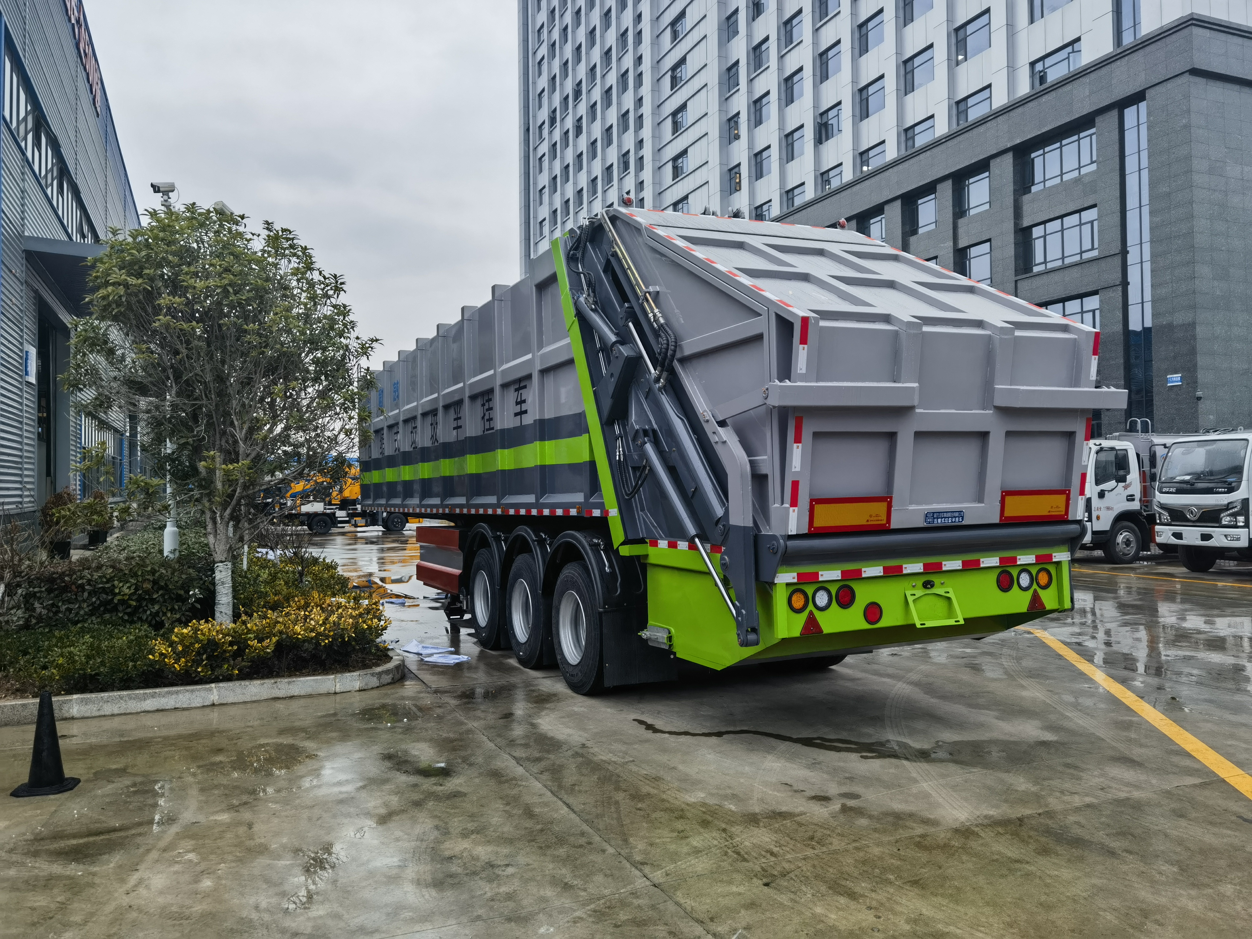 47方半挂压缩垃圾车