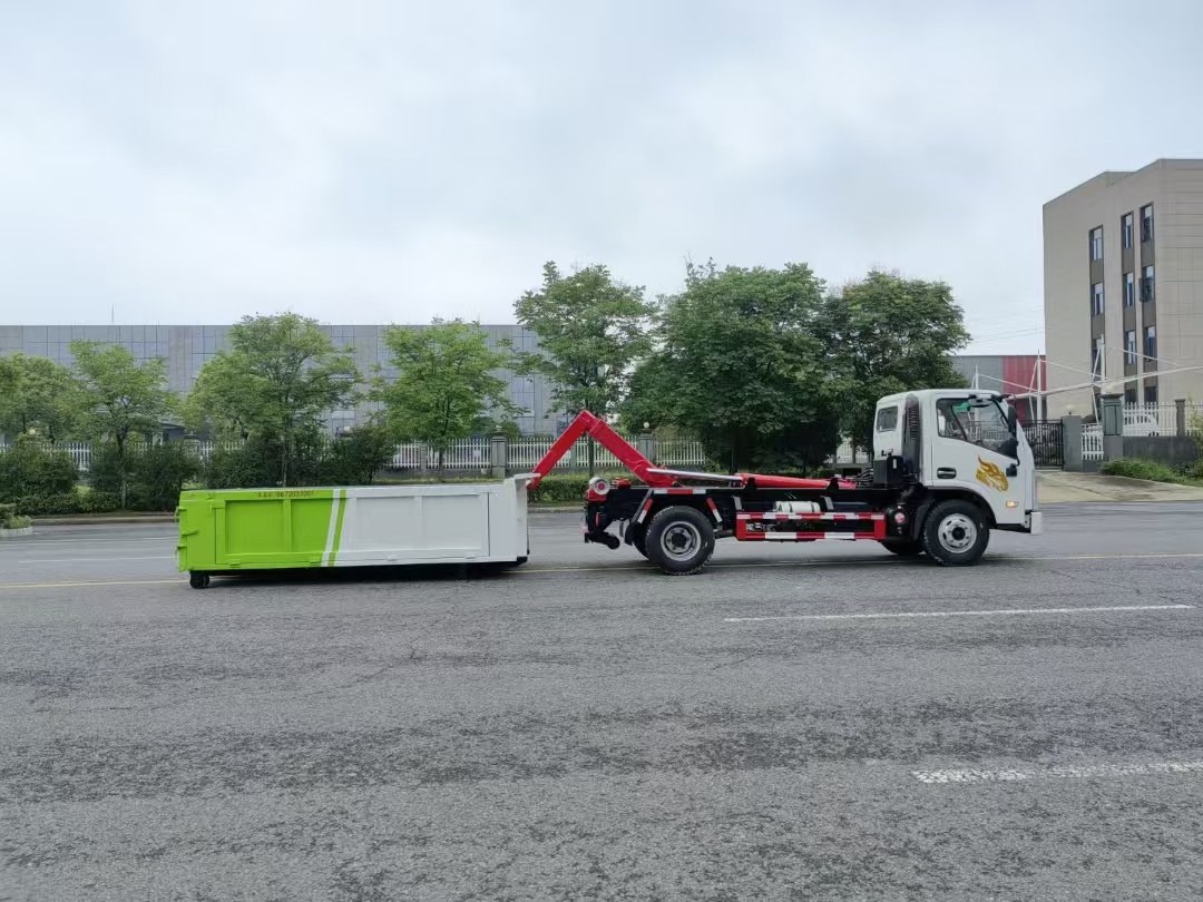 重汽豪曼6-8方(建筑垃圾)勾臂车