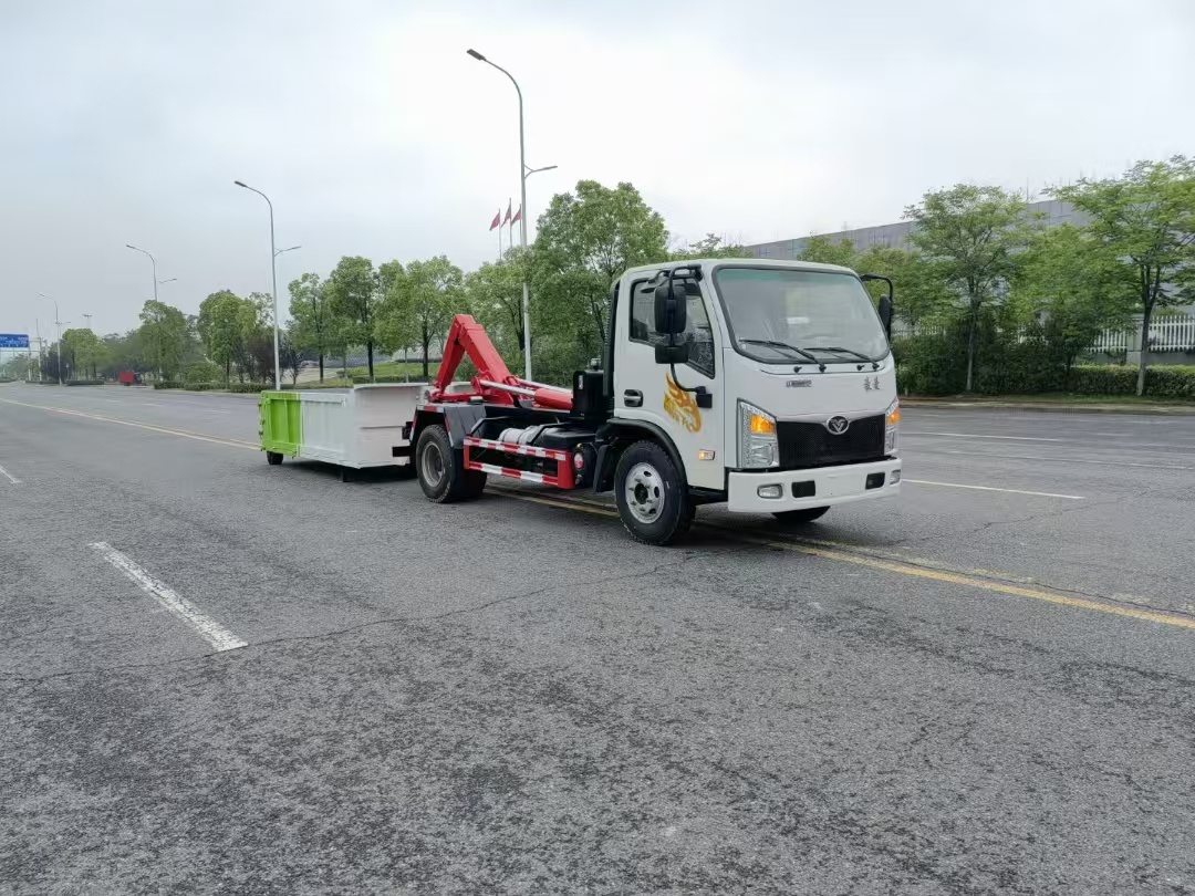 重汽豪曼6-8方(建筑垃圾)勾臂车
